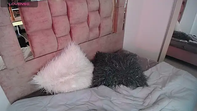 แชท XXX สดของ almarousse