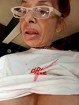 XXX chat uživo modela FrozenWaffle