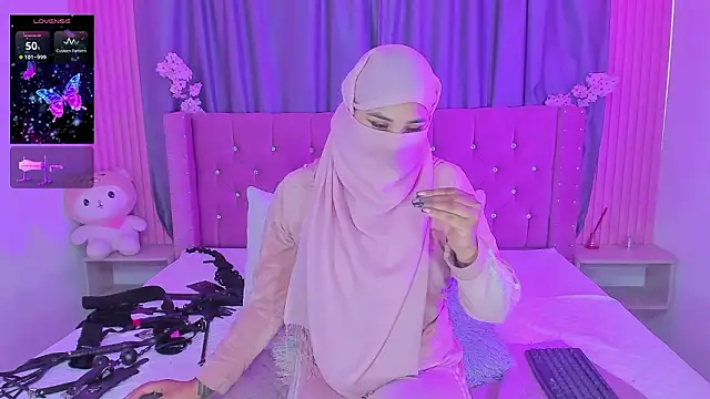 Pokazy przed kamerką – Nayla-Mouna