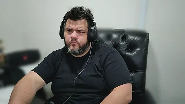 HotDominicanCum élő XXX-chatje