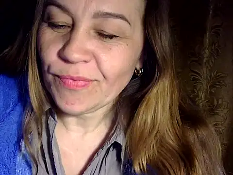 Show modela IssaMy1 na web-kameri