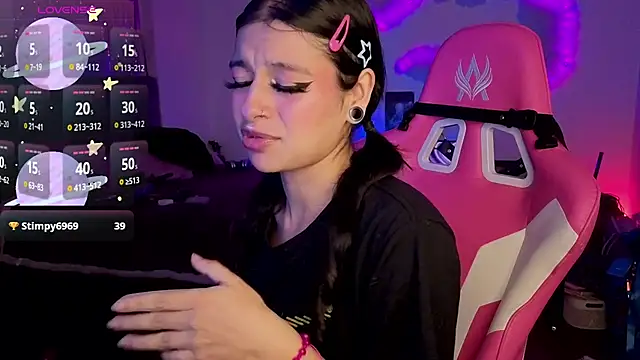 Chat XXX en directo de larah_uwu