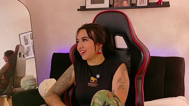 แชท XXX สดของ EmmyEvans1