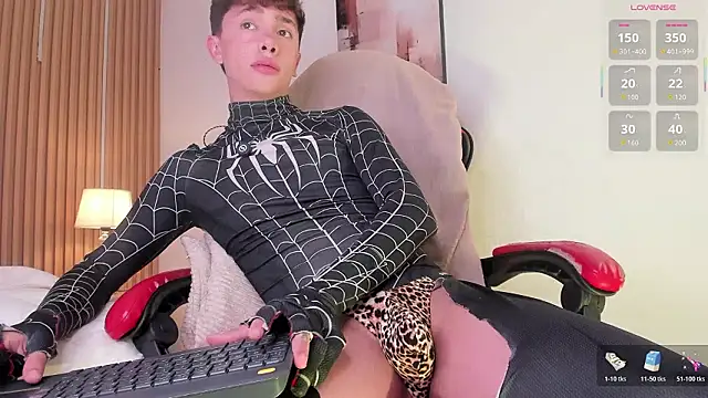 Tomy_Rox Adlı Modelin Canlı XXX Sohbeti