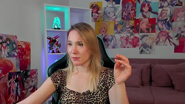 ElaraVoltageのライブXXXチャット