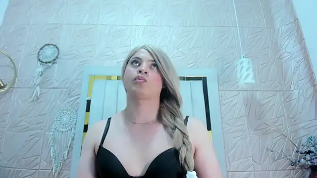 Sofia_Blakke: διαδικτυακό σόου στην κάμερα