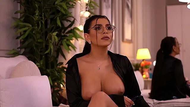 Chat +18 de NicoleCellini ao vivo