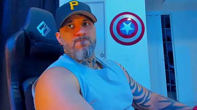 JoshRigby élő XXX-chatje