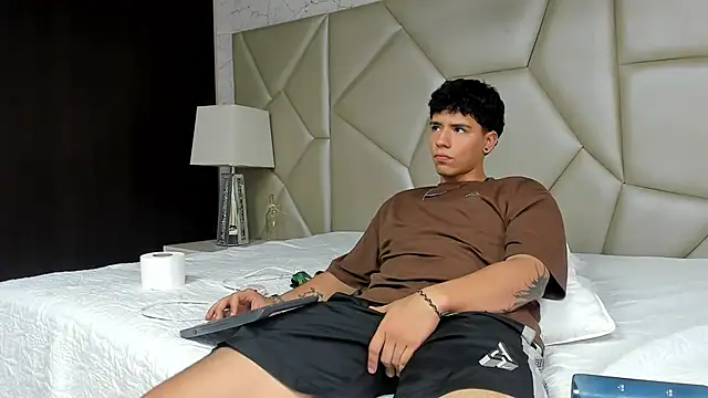 Tobias_Vega élő XXX-chatje