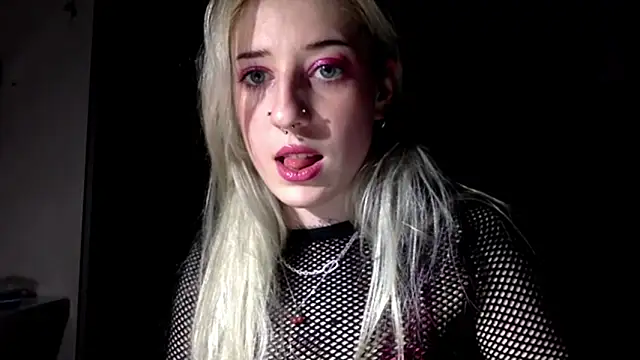 EmmyWet: διαδικτυακό σόου στην κάμερα