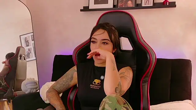 Онлайн чат XXX EmmyEvans1