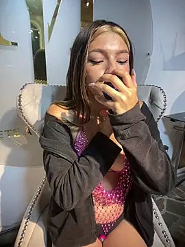 Isabella18_pink 即時 XXX 聊天