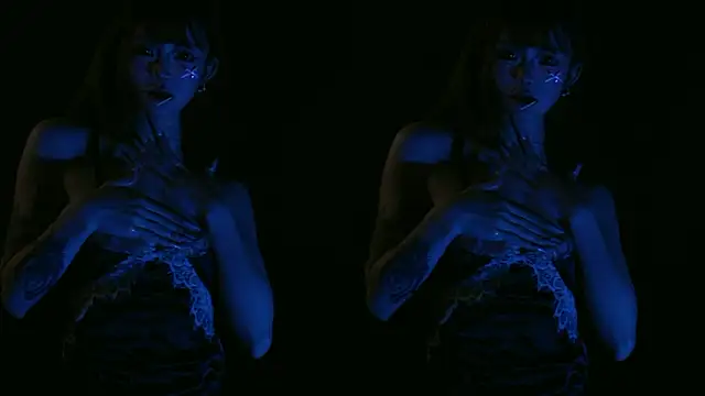 Pertunjukan Kamera Web MHe-002