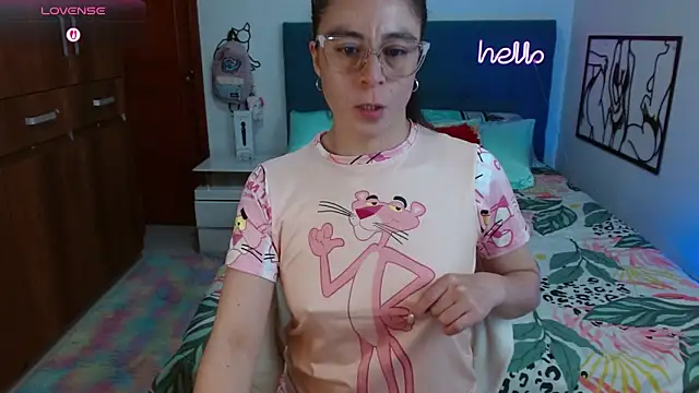 antonella_sweet33: онлайн-секс-чат