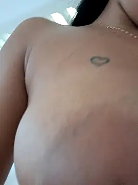 Jenifer_em Chat XXX in diretta