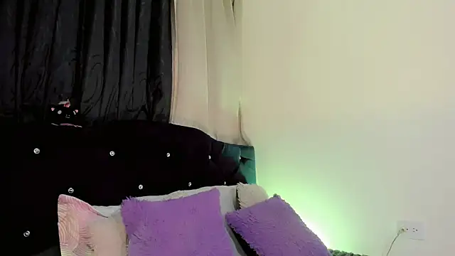 lesly_xx Show in webcam