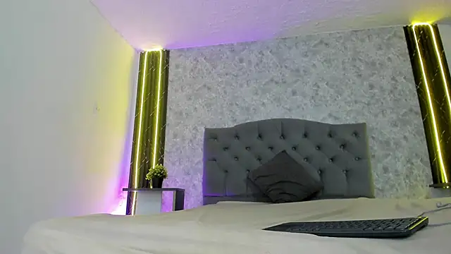 GiannaSlimJB Chat XXX in diretta