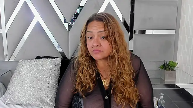 Chat +18 de MonzerratBoyer ao vivo