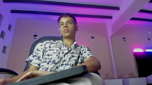 Xavier_Fox___ Adlı Modelin Canlı XXX Sohbeti