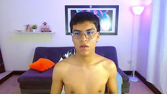 Maecum18 Adlı Modelin Canlı XXX Sohbeti