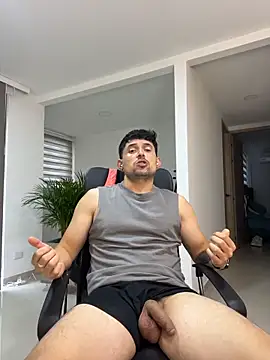 TroyeSavage: διαδικτυακό σόου στην κάμερα