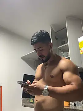 Ezzio_Scolaro élő XXX-chatje