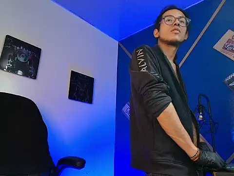 Enzo_jagger élő XXX-chatje