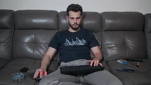 CrazyDom1 élő XXX-chatje