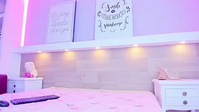 ZoeMoon-1 Live XXX-Chat