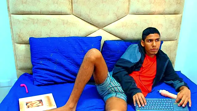 Pokazy przed kamerką – darkknight_xx