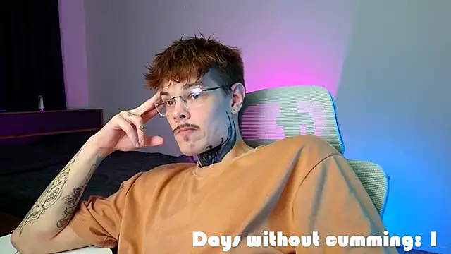 DENIS_HERE webkamerás műsora