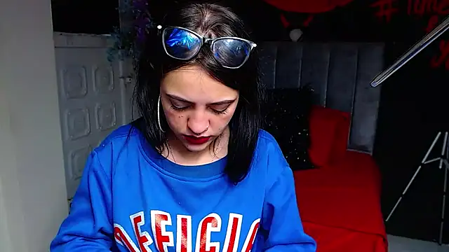 Violettasquirt's Live XXX Chat