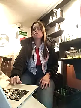 karlagiraldo198のライブXXXチャット