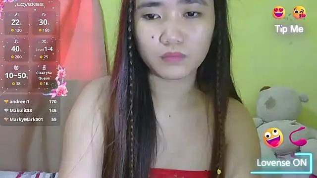 HornyAsian4uxx élő XXX-chatje