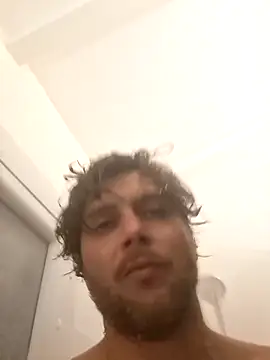 maks3588: διαδικτυακό σόου στην κάμερα