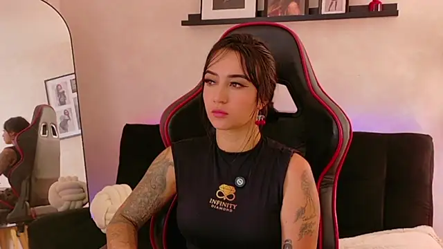 EmmyEvans1 Live XXX-Chat