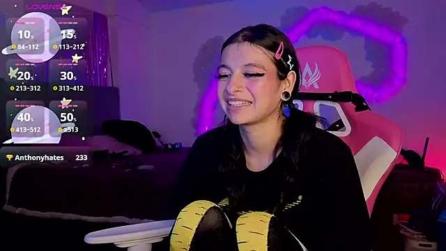 larah_uwu 现场XXX聊天