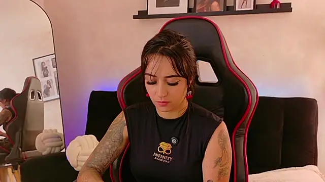 Chat XXX en directo de EmmyEvans1