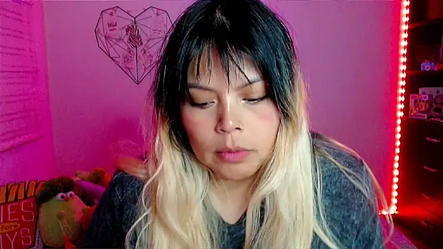 แชท XXX สดของ EllieMoonX