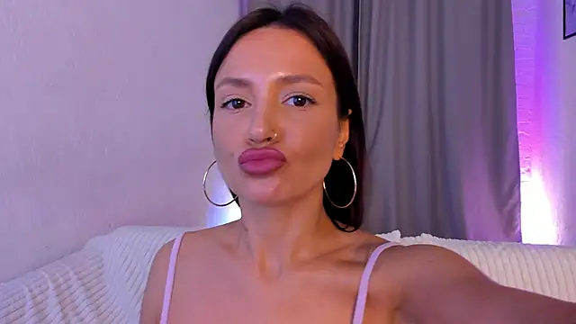 Nailla_Whisper Live XXX-Chat