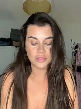 houseofnova Adlı Modelin Canlı XXX Sohbeti