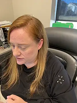 HelloTitti Chat XXX live