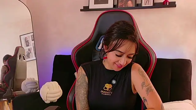 EmmyEvans1 Live XXX-Chat