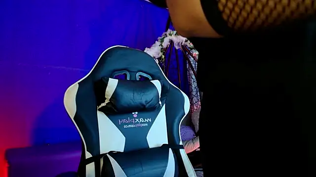 Emmapark_ élő XXX-chatje