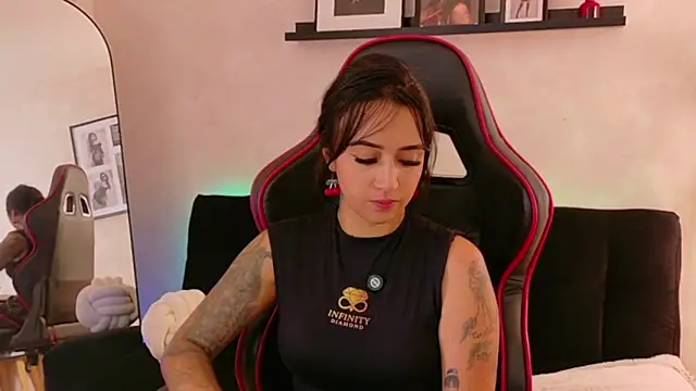 EmmyEvans1 Live XXX-Chat