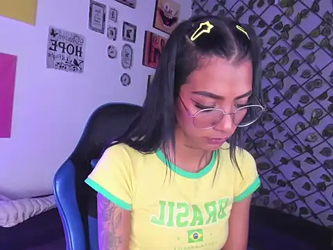 KarlaSlutSkinny__ 现场XXX聊天