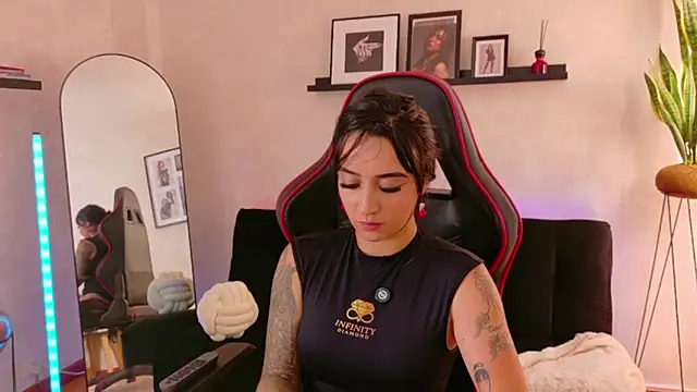 Chat +18 de EmmyEvans1 ao vivo