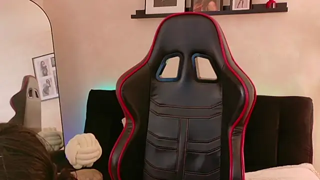 EmmyEvans1 Chat XXX in diretta