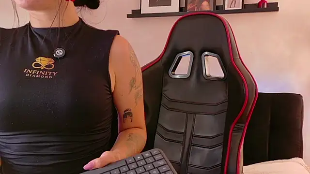 Chatroom XXX en direct de EmmyEvans1