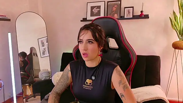 EmmyEvans1 Chat XXX live